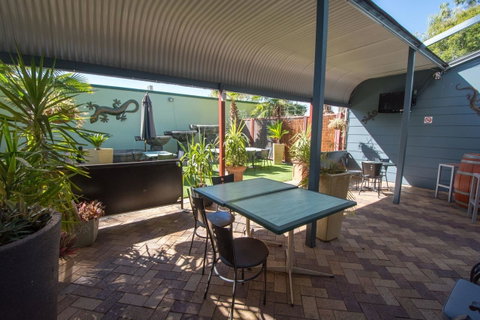 Elkira Court Motel - Lightning Ridge Tourism 11