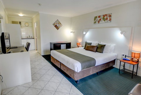 Elkira Court Motel - Lightning Ridge Tourism 13