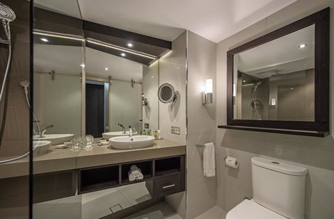 Hilton Darwin - Lightning Ridge Tourism 17