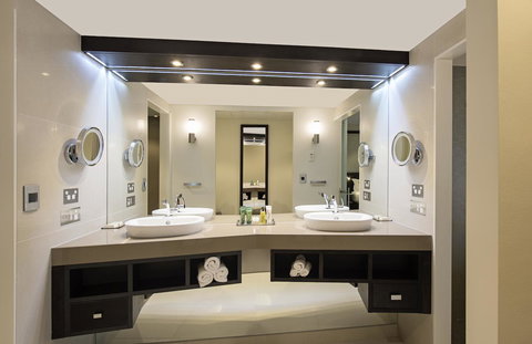 Hilton Darwin - Lightning Ridge Tourism 8