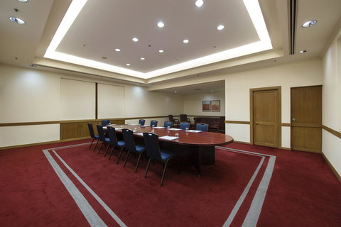 Hilton Darwin - Lightning Ridge Tourism 42