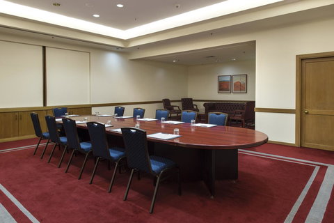 Hilton Darwin - Lightning Ridge Tourism 40