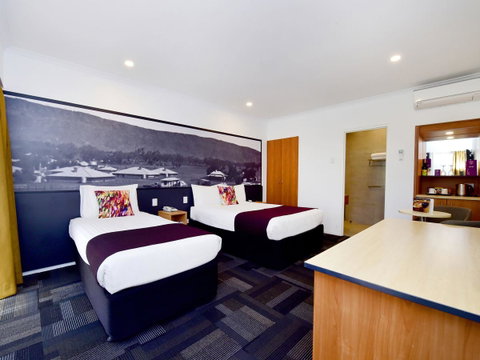 Mercure Alice Springs Resort - Lightning Ridge Tourism 1