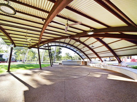 Mercure Alice Springs Resort - Lightning Ridge Tourism 8