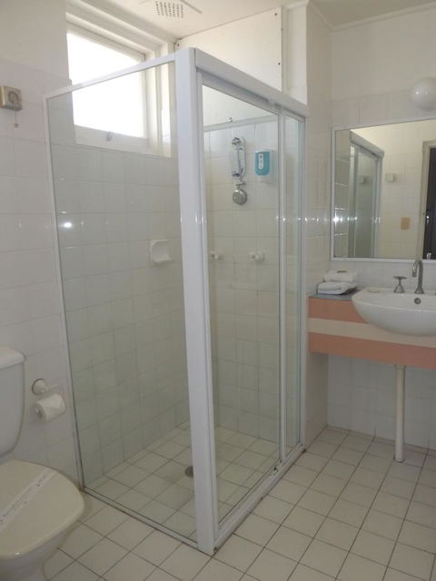 Golden Sands Motor Inn - Lightning Ridge Tourism 27