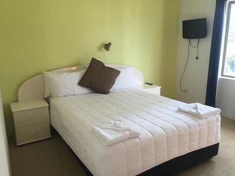 Golden Sands Motor Inn - Lightning Ridge Tourism 2