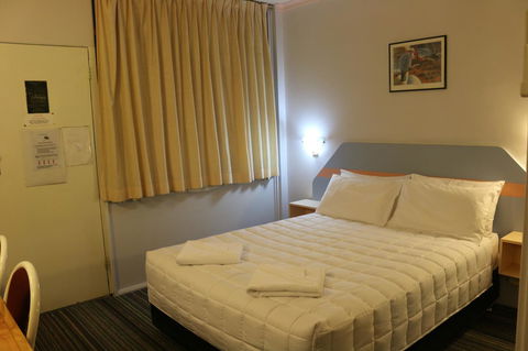Golden Sands Motor Inn - Lightning Ridge Tourism 16