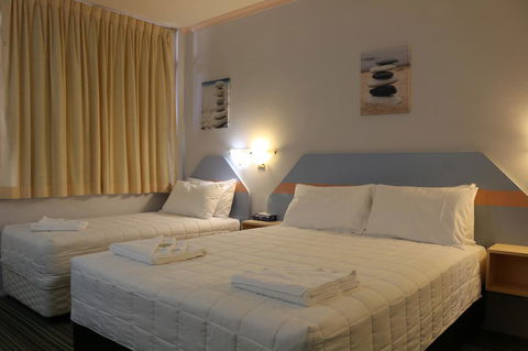Golden Sands Motor Inn - Lightning Ridge Tourism 12