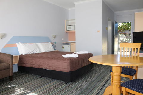 Golden Sands Motor Inn - Lightning Ridge Tourism 24