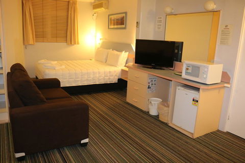 Golden Sands Motor Inn - Lightning Ridge Tourism 21