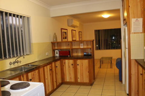 Golden Sands Motor Inn - Lightning Ridge Tourism 7