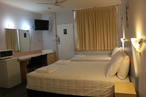 Golden Sands Motor Inn - Lightning Ridge Tourism 25