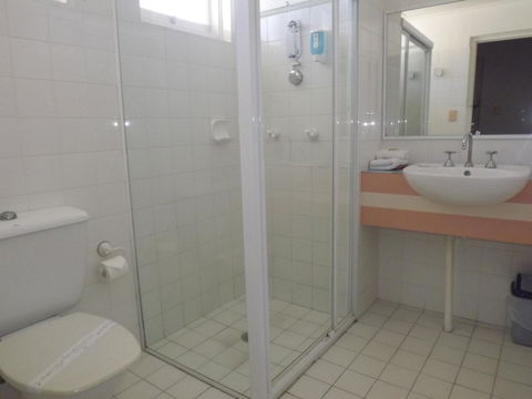 Golden Sands Motor Inn - Lightning Ridge Tourism 30