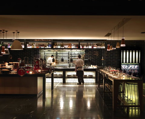 QT Canberra - Lightning Ridge Tourism 18