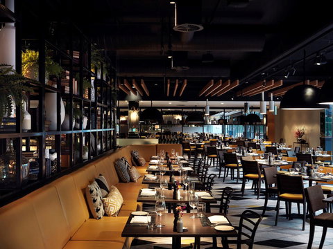 QT Canberra - Lightning Ridge Tourism 11