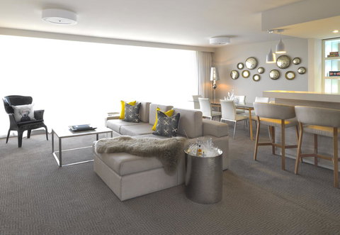 QT Canberra - Lightning Ridge Tourism 24