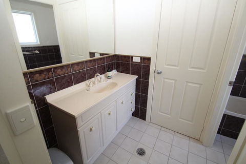 BOOTI BEACH HOUSE - Lightning Ridge Tourism 2