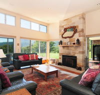 Bottlebrush Lodge - Great views and a pool - Lightning Ridge Tourism