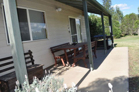 Bracken Ridge Villas - Lightning Ridge Tourism 3