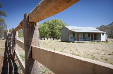 Brackens Hut - Lightning Ridge Tourism 3