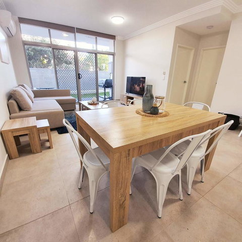 Brand New Family Friendly Apartment For 7 - Lightning Ridge Tourism 3