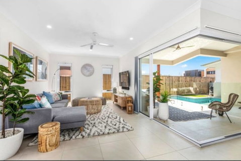 Brand New PRIZE HOME 50m Path To Beach - Lightning Ridge Tourism 0