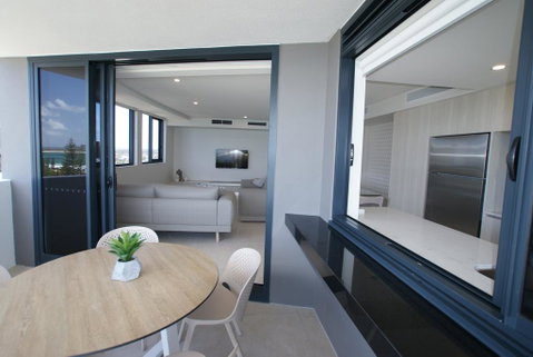 Breeze 801 - Lightning Ridge Tourism 1