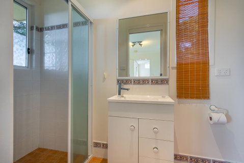 Breeze In Mollymook Beach - Lightning Ridge Tourism 1