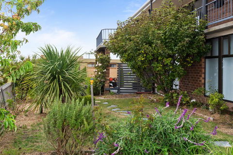 Bridairre Holiday Apartments - Lightning Ridge Tourism 1
