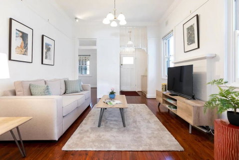 Bright And Elegant Executive 3 Bedroom Family Home - Lightning Ridge Tourism 0