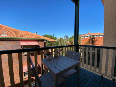 Brisbane City Apartment Atop Victoria Park - Lightning Ridge Tourism 1