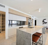 Broadbeach New Luxury Vue 17 Beach Views - Lightning Ridge Tourism