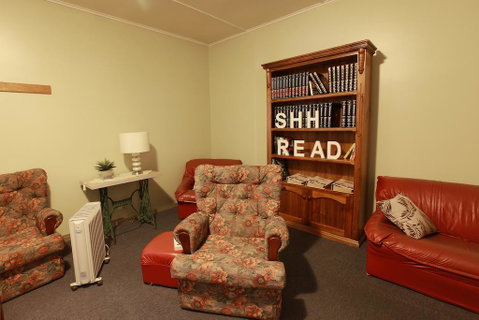 Broken Hill Tourist Lodge - Lightning Ridge Tourism 3