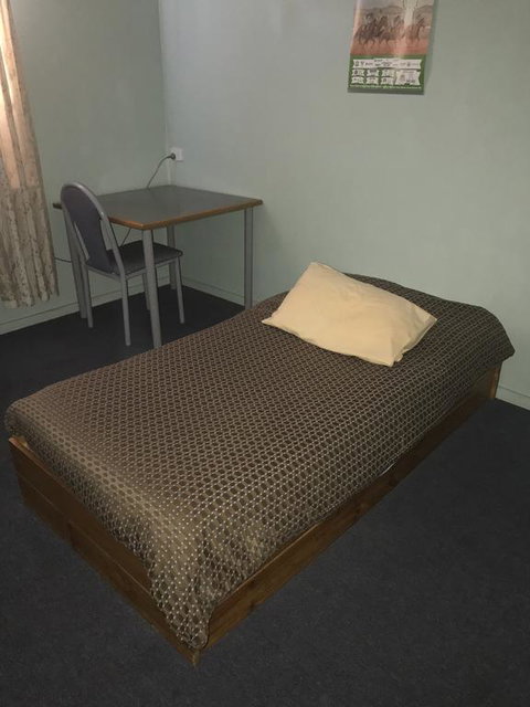 Broken Hill Tourist Lodge - Lightning Ridge Tourism 1