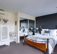 Bungalow on the Coast - Lightning Ridge Tourism