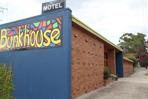 Bunkhouse Motel - Lightning Ridge Tourism 2