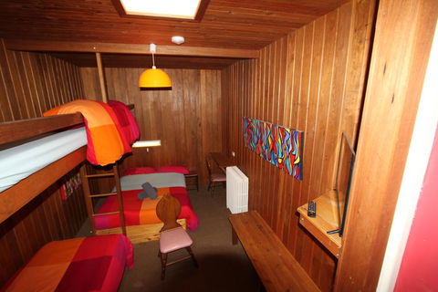 Bunkhouse Motel - Lightning Ridge Tourism 3