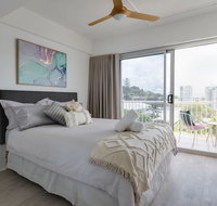 Burleigh Point Beach Vibes Stylish and Modern - Lightning Ridge Tourism