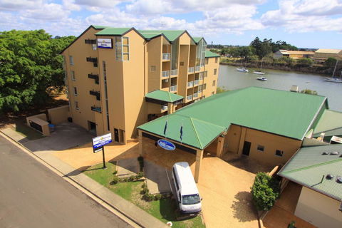Burnett Riverside Hotel - Lightning Ridge Tourism 0