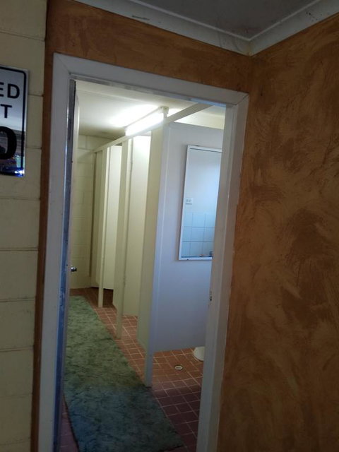 Burt St Gardens - Lightning Ridge Tourism 3