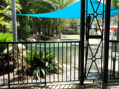 Bushland Beach Tavern - Lightning Ridge Tourism 0