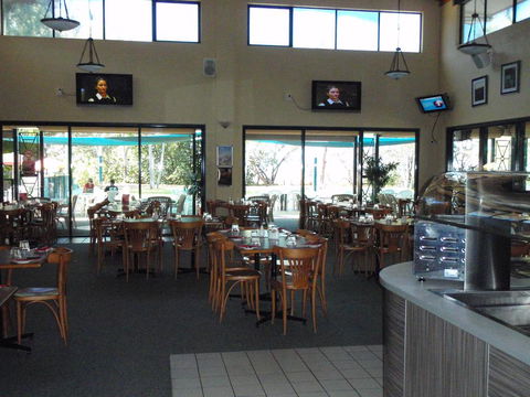 Bushland Beach Tavern - Lightning Ridge Tourism 3