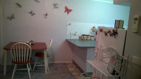 Butterfly Cottage - Lightning Ridge Tourism 3