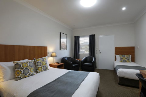Cadman Motor Inn And Apartments - Lightning Ridge Tourism 0