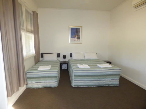 Calder Family Motel - Lightning Ridge Tourism 3