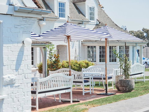 Camden Valley Inn - Lightning Ridge Tourism 1