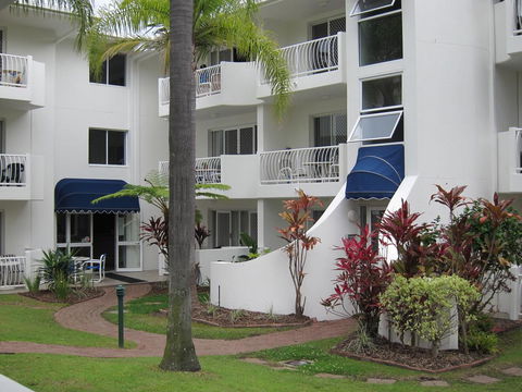 Cannes Court Apartments - Lightning Ridge Tourism 0