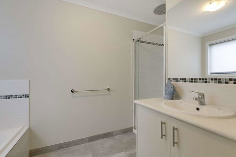 Cape Woolamai Haven - Lightning Ridge Tourism 2