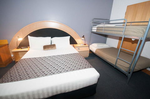 Capital Airport Motel - Lightning Ridge Tourism 1
