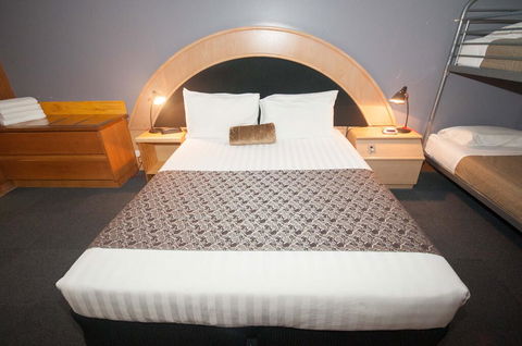 Capital Airport Motel - Lightning Ridge Tourism 2